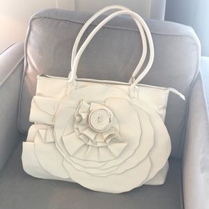 🌸Vegan Leather Tote with Flower Design🌸